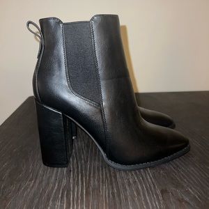 NWOT womens bootie